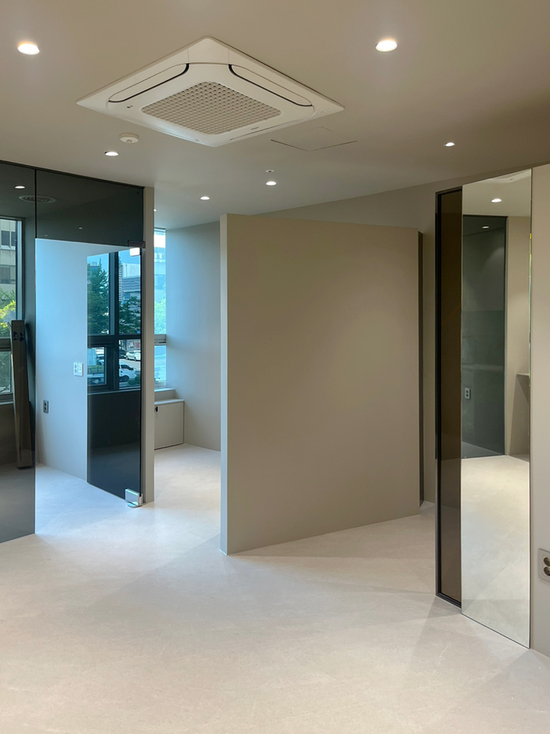 Aménagement intérieur d’un studio spécialisé en maquillage permanent