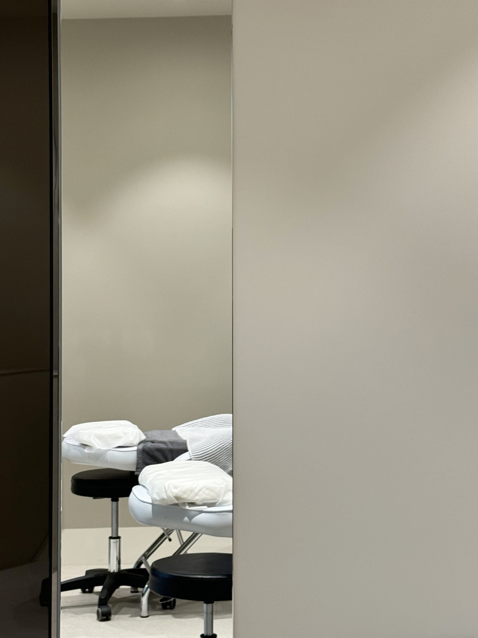 Espace de traitement pour maquillages permanents – design fonctionnel et esthétique